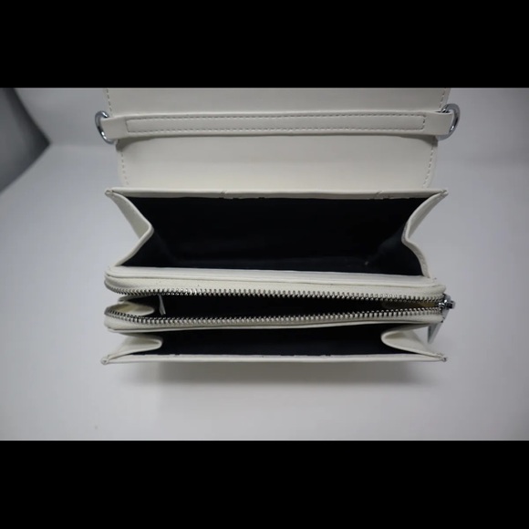 Vegan leather white crossbody pochette bag - Picture 7 of 9